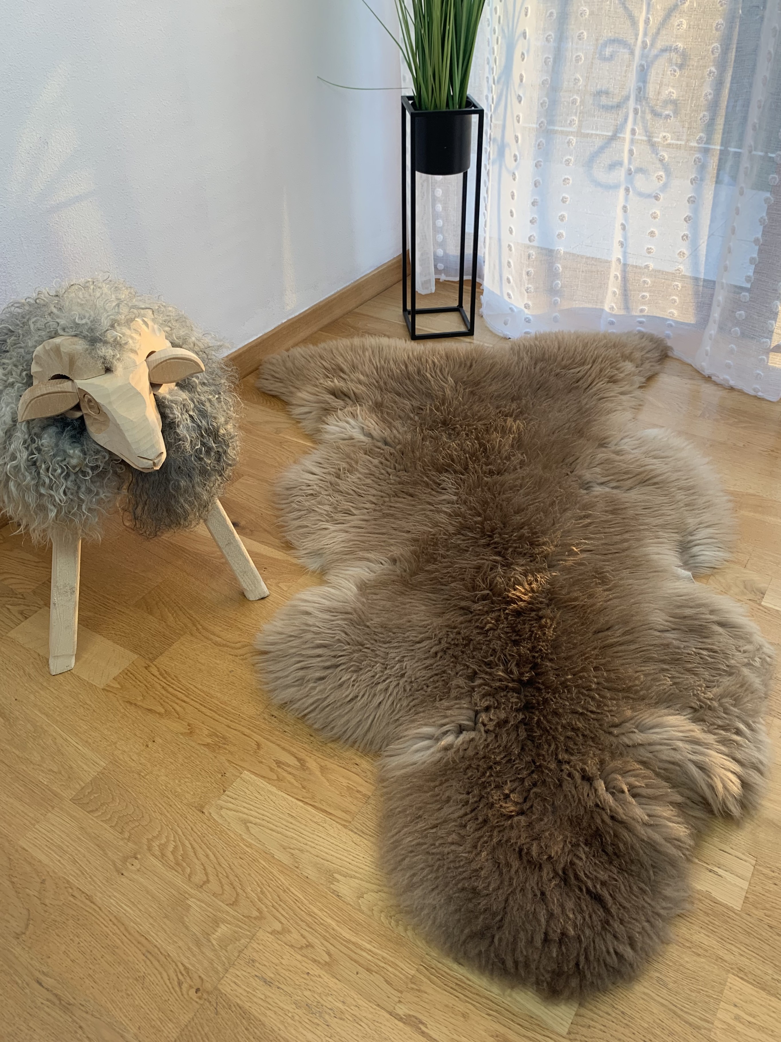 Saueskinn - Hollandske - holland-brown-cream-sheepskins-adam-leather