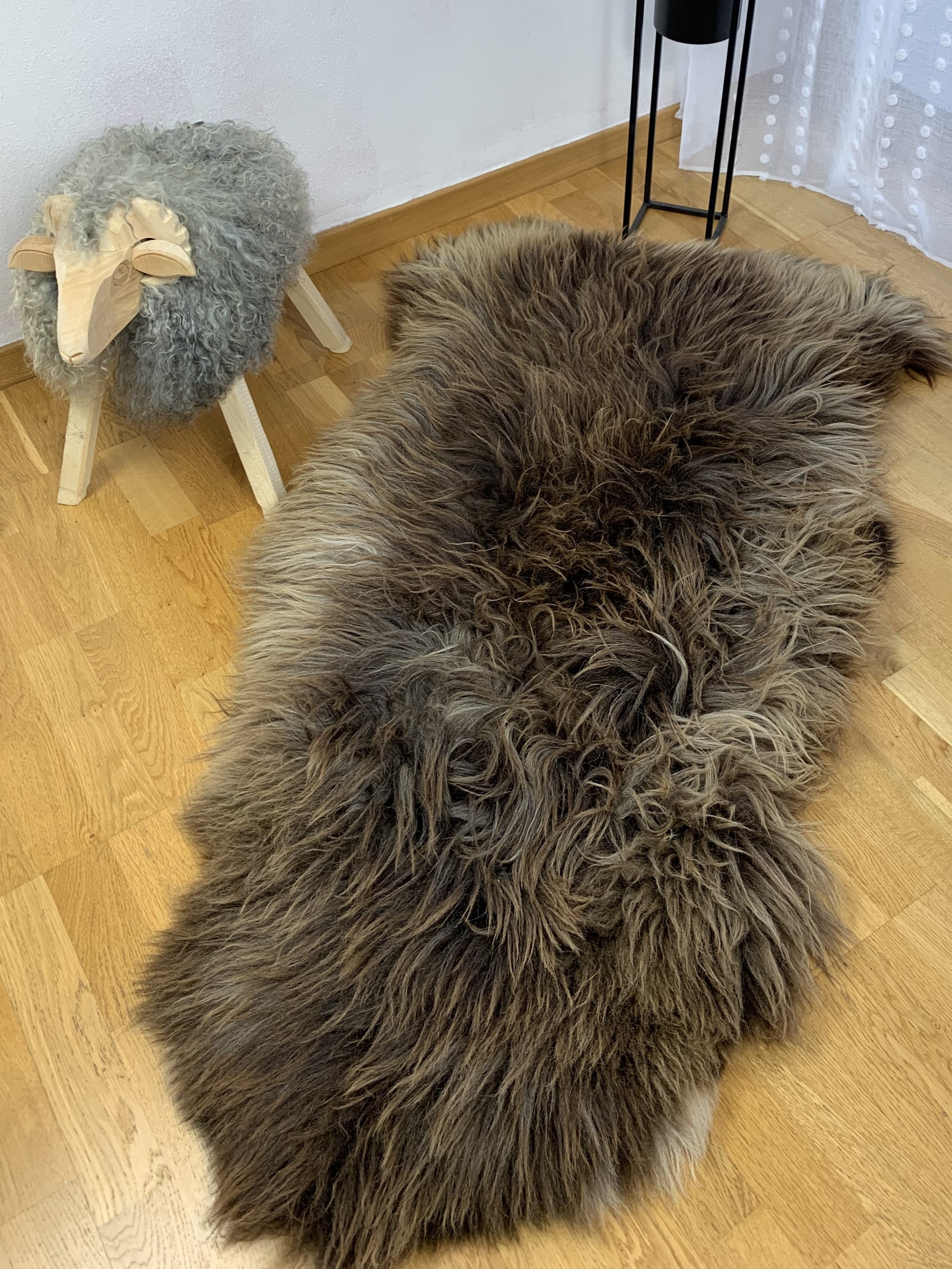 Saueskinn - Hollandske - holland-long-hair-sheepskins-adam-leather