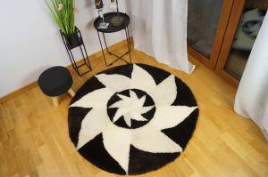 Saueskinn - Runde tepper - gorgeous-round-carpets-sheepskin-adam-leather